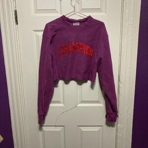 Champion Cropped Sweatshirt Women’s Streetwear Logo Pullover Vintage Vibe Size M